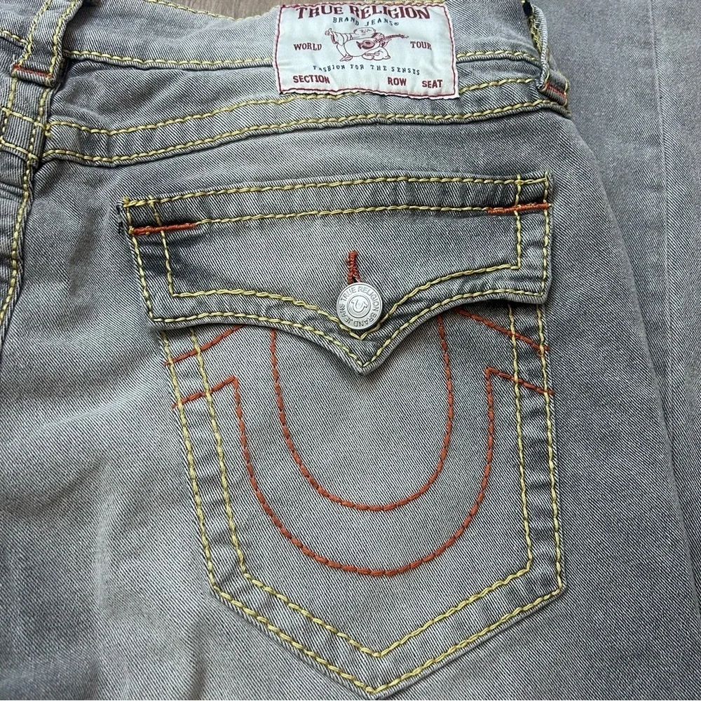 True Religion Geno Slim Mens Jeans Gray Wash Relaxed Denim Red Big T Stitching